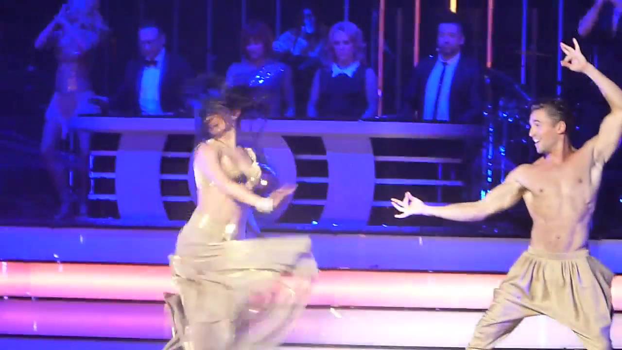 Danse avec les stars, la tournée - Olivier Dion & Candice Pascal sur un bollywood