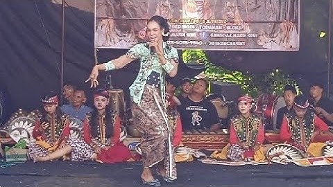 VIRAL JARANG TERJADI SINDEN MULTITALENT SEPERTI INI TAMPIL DI PENTAS SENI BARONG MARDI SIWI BEDINGIN