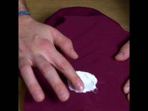 Video: Come rimuovere la macchia di pressatura dai vestiti?