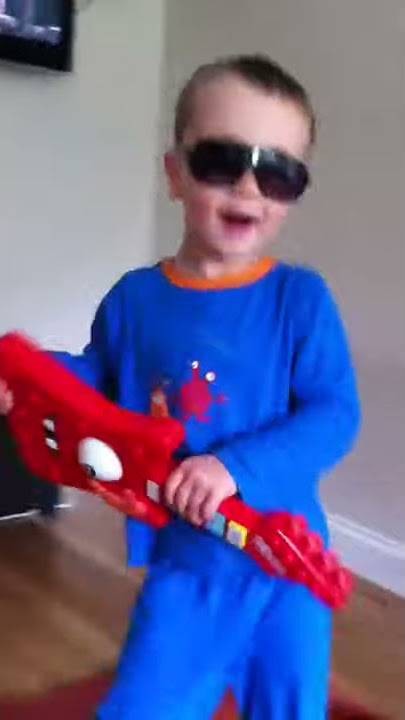Ollie rocking to twinkle