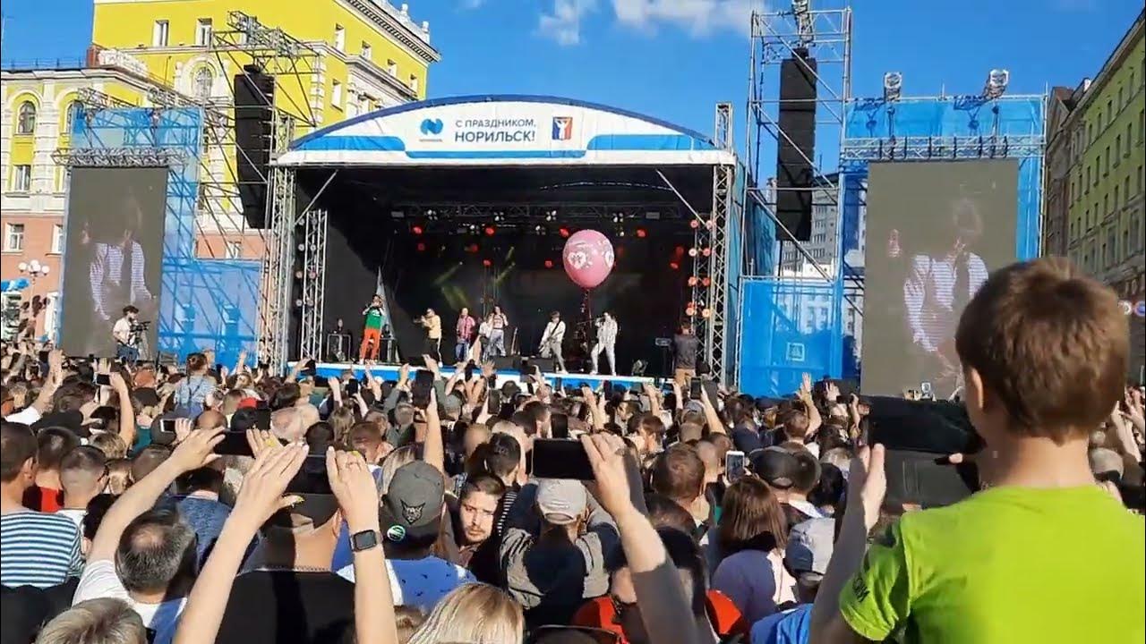 Концерт группы рондо. Концерт в городе. День города концерт 2023. Концерт группы бурито. Концерт фото.