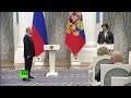 Путин вручает государственные награды выдающимся россиянам и иностранцам