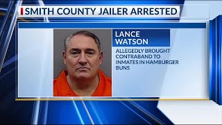 Smith County jailer arrested for sneaking contraband in hamburger buns