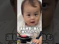 将来に備えて運転の練習に励む赤ちゃんたち