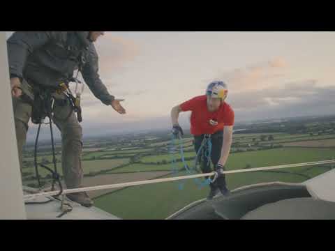 El making of de Danny MacAskill con su bike trail sobre el aspa de un aerogenerador