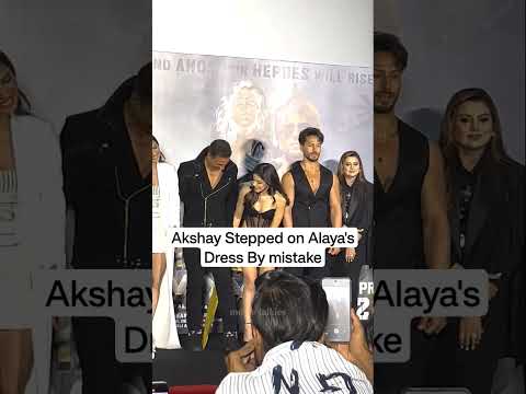 #AkshayKumar's Put His Leg on #Alaya's Dress by Mistake at #BadeMiyanChoteMiyan trailer launch