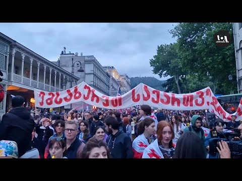 მოქალაქეები აქციებზე დაკავებულების განთავისუფლებას ითხოვენ