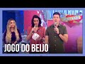 De volta ao programa, músico faz jogo do beijão com a mulherada | Vai Dar Namoro