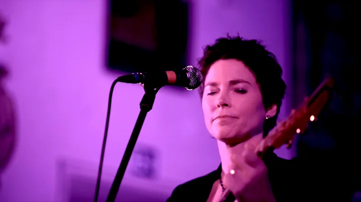 Emily Maguire - 'Start Over Again' (live)