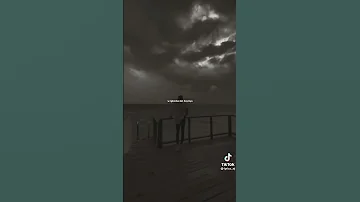 الغربة بين عيني 