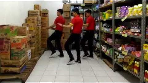 Goyang Hot!!!! """tobelo dancer"" versi karyawan Alfamart