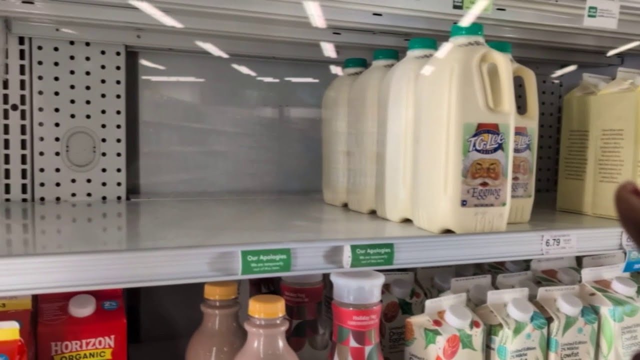 Shoppers scramble to grab up groceries in final hours before stores close for Christmas holiday