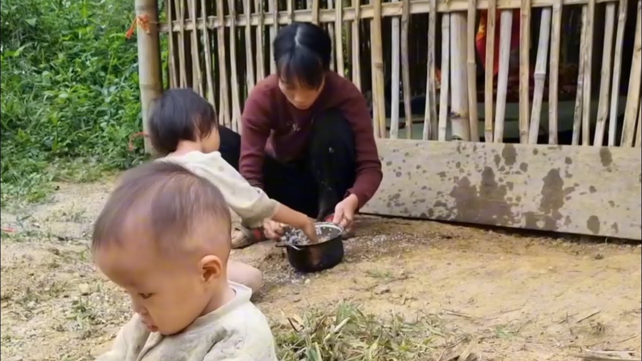 😭When the Rice Spilled on the Ground.💔🥺Will Break Your Heart!😢#Humanity#LifeLesson#Kindness#SadStory