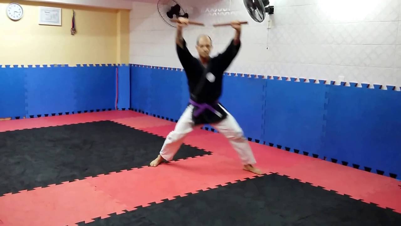 Kata Maezato no Nunchaku Kobudo de Okinawa Shinshukan YouTube