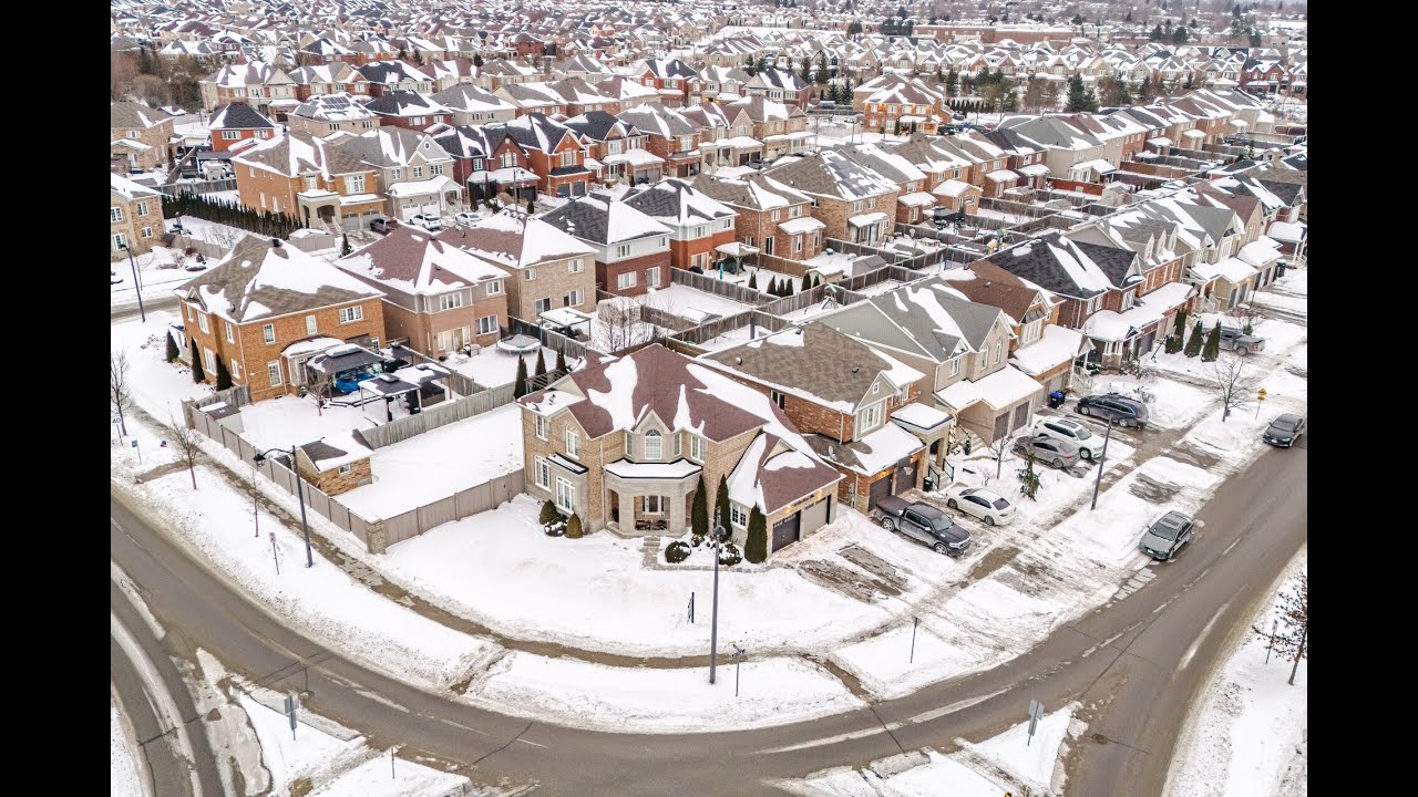 132 Blue Dasher Boulevard, Bradford Home - Real Estate Properties