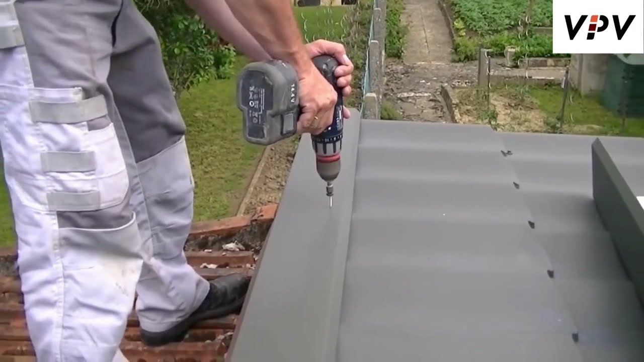 Installation d'une toiture en tôle imitation tuile