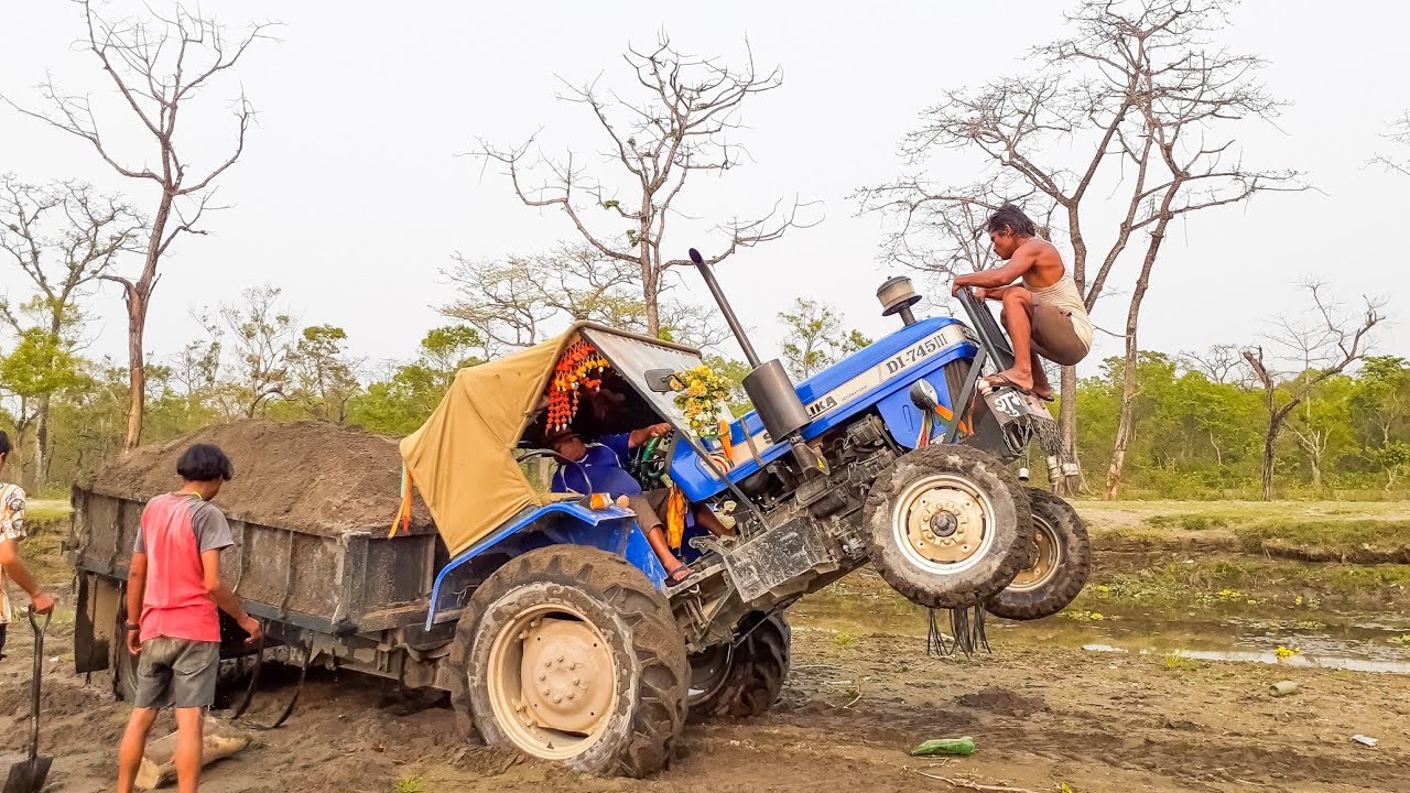 Sonalika Tractor Stuck in River With Heavy Loaded Trolley | Tractor Pulling Video |