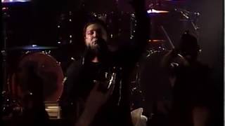DROWNING POOL - 2002.03.30 KANSAS CITY, MO, BEAUMOUNT CENTER  (Center w/ tripod)