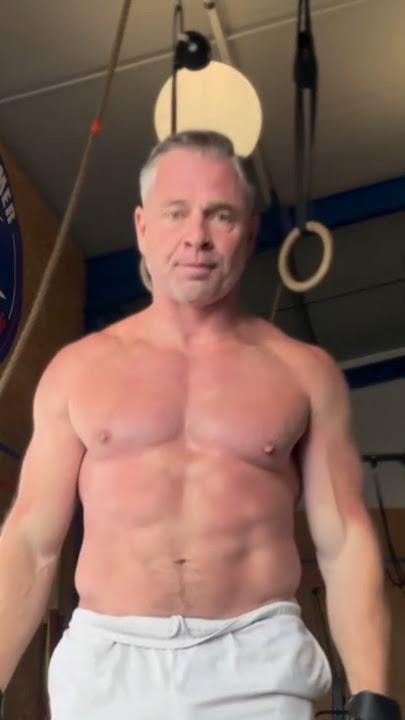 🔥 #cedgym 🔥Https://muscle.thedad.de #gym #dad #daddy #muscledad #muscledaddy #chest #workout