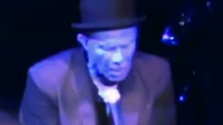 Lost in the Harbor - LIVE Tom Waits - Prague 2008