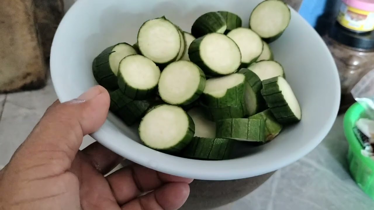 ความสุขของคนมีแม่ มาเยี่ยมแม่ แกงเห็ดให่แม่กิน