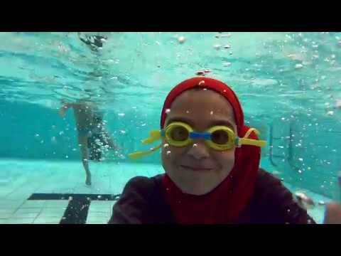 Video: Hvordan legger jeg til svømming i Fitbit-blasen?