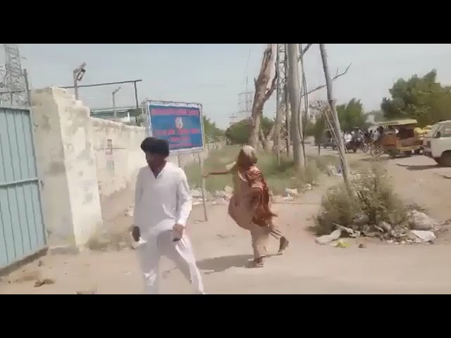 صادق آباد بجلی کے بلوں کی ستائی عوام نے واپڈا افس کا گھیراؤ کر لیا