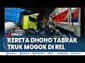 🔴MOGOK SAAT PALANG PINTU TURUN, TRUK REMUK Ditabrak Kereta Api Dhoho di Blitar