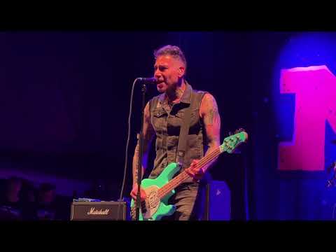Putar Party, My House, Be There (Live) - MxPx