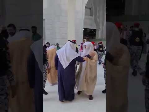 لحظة خروج ياسر الدوسري من الحرم المكي مع تلاوة مهيبة هيهات هيهات لما توعدون ياسر الدوسري