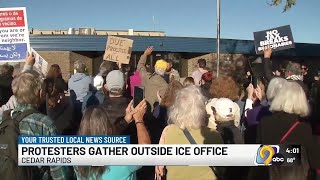 Protesters gather at ICE office for appointments, denounce fencing