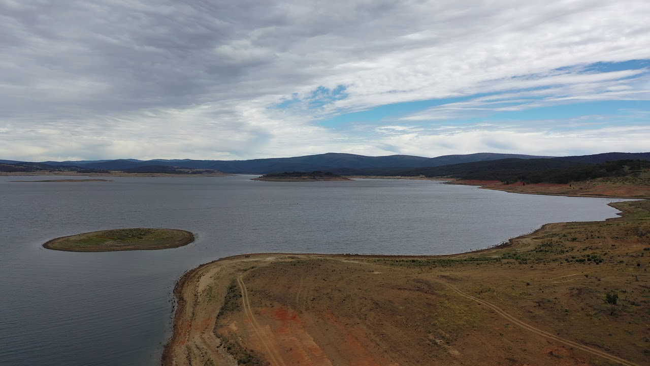 Shore of Lake Eucumbene