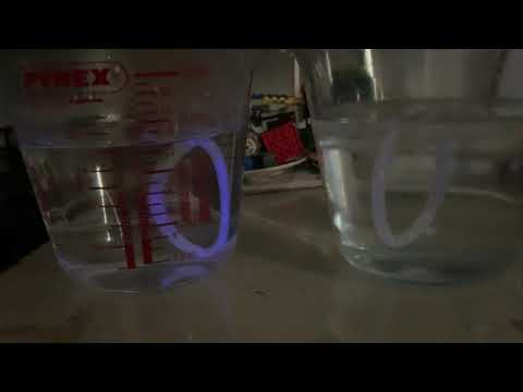 How does temperature affect the rate of reaction in a glow stick?