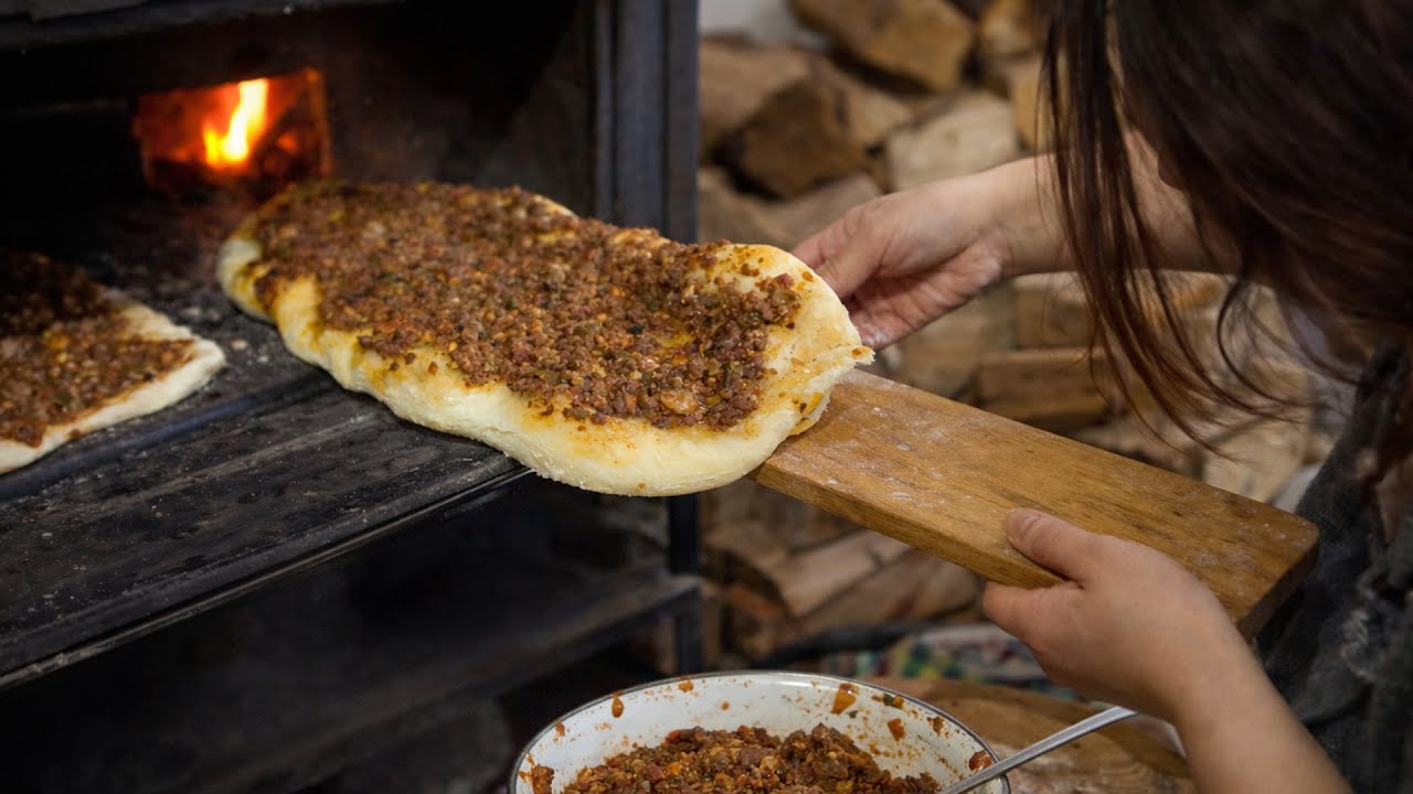 -10 DERECEDE ZİYAFET! ❄️ Köyde Odun Ateşinde Lahmacun Yaptık