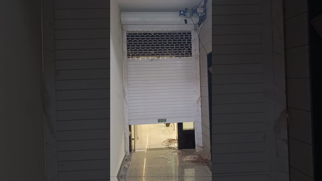 Half grill flat strip rolling shutter 