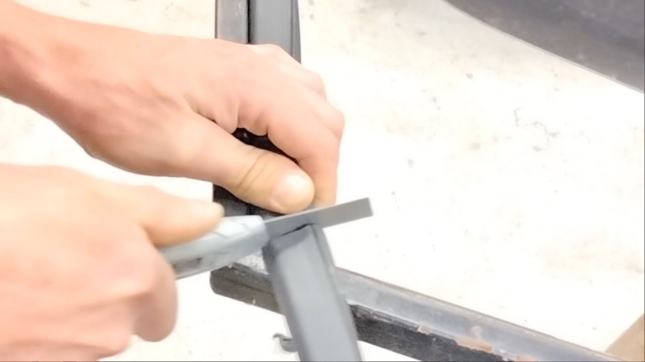 Montaż górnej szyby drzwi nr. 28 z uszczelką TS-3 w Ursusie serii ciężkiej