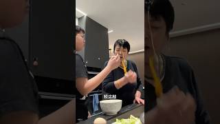 Küçük kardeşime sahte yumurta ile şaka yaptım! Şimdi kesin dayak yiyecek!