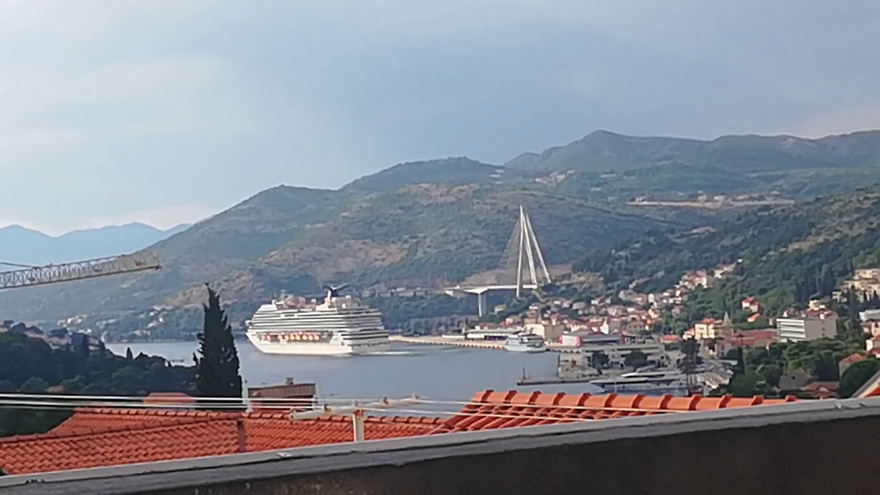 NAKON DEVET DANA I Carnival Magic isplovio iz gruške luke 1 YouTube player