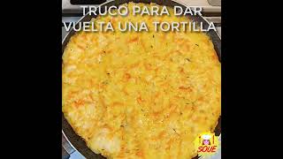 🧙‍♂️  TRUCO PARA DAR VUELTA UNA TORTILLA 🧙‍♂️ #SHORTS