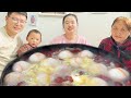 汤圆加上醪糟做成汤,香甜软糯好吃到碗都要舔光,元宵节一定要试试!【胖手手丹丹】