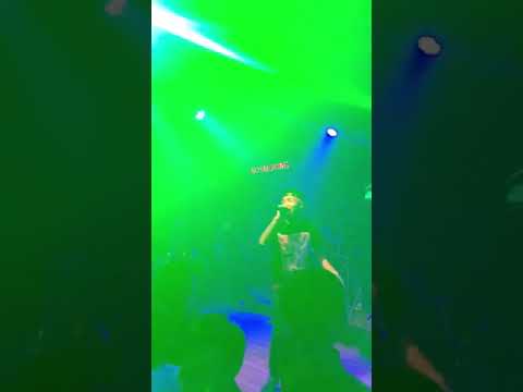 ยังโอม เล่นสด เพลงธารารัตน์
