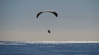 パラモーターの飛行風景 [その1]（エンジン付きパラグライダー）ﾊﾟﾜｰﾄﾞ 