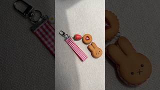 Dan hasta ganas de comérselo. #DIY #manualidades #arcillapolimerica #llaveros #miffy