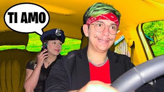 Mi Fingo Un Taxi Per Spiare La Poliziotta Del Quartiere