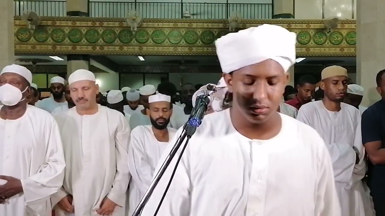 صلاة العشاء والتراويح من مسجد سيدة سنهوري مع الشيخ المقرئ الزين محمد أحمد 5 مايو 2021