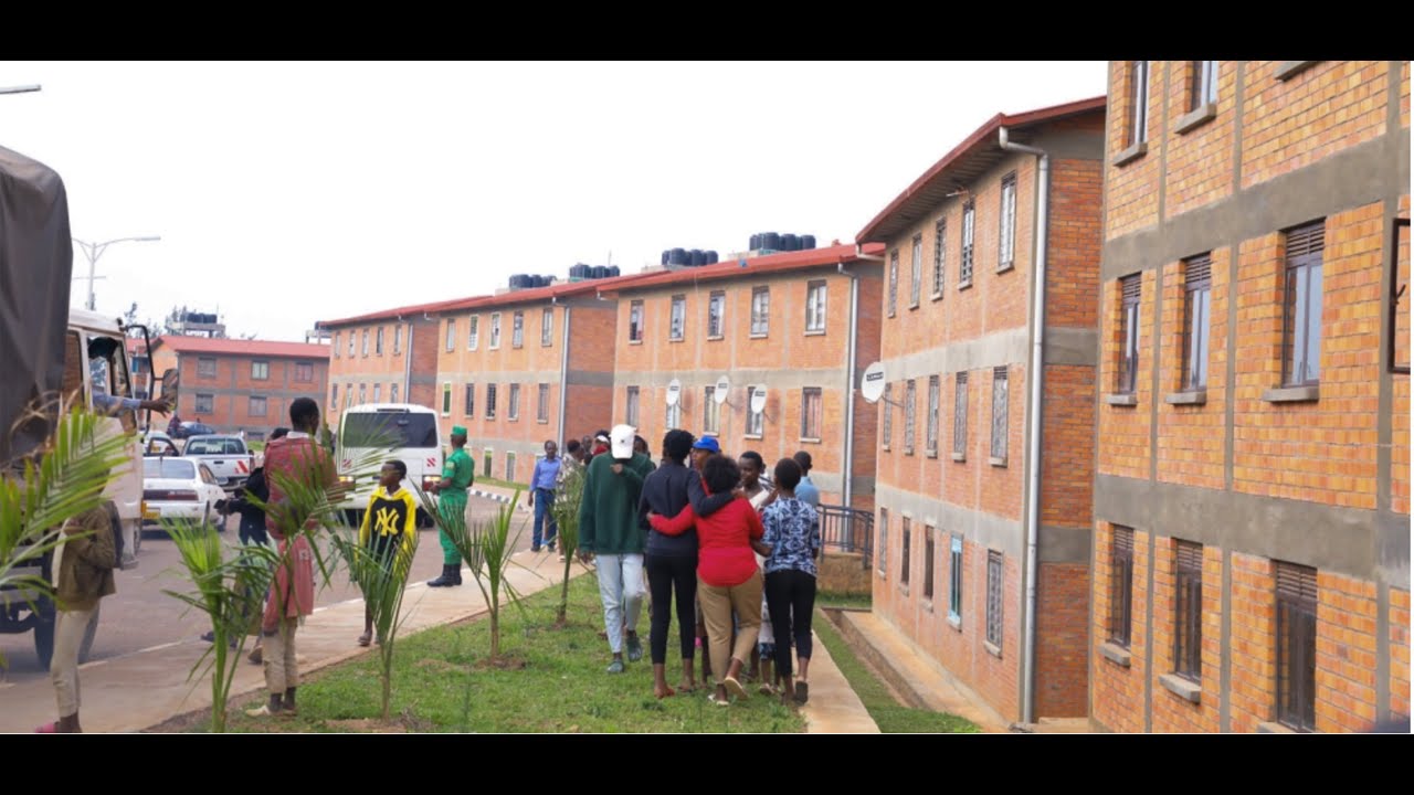 12 families move from Kangondo to Busanza estate - YouTube