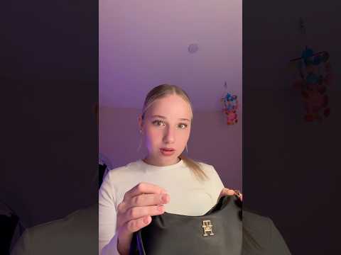 What’s in my bag? 😳