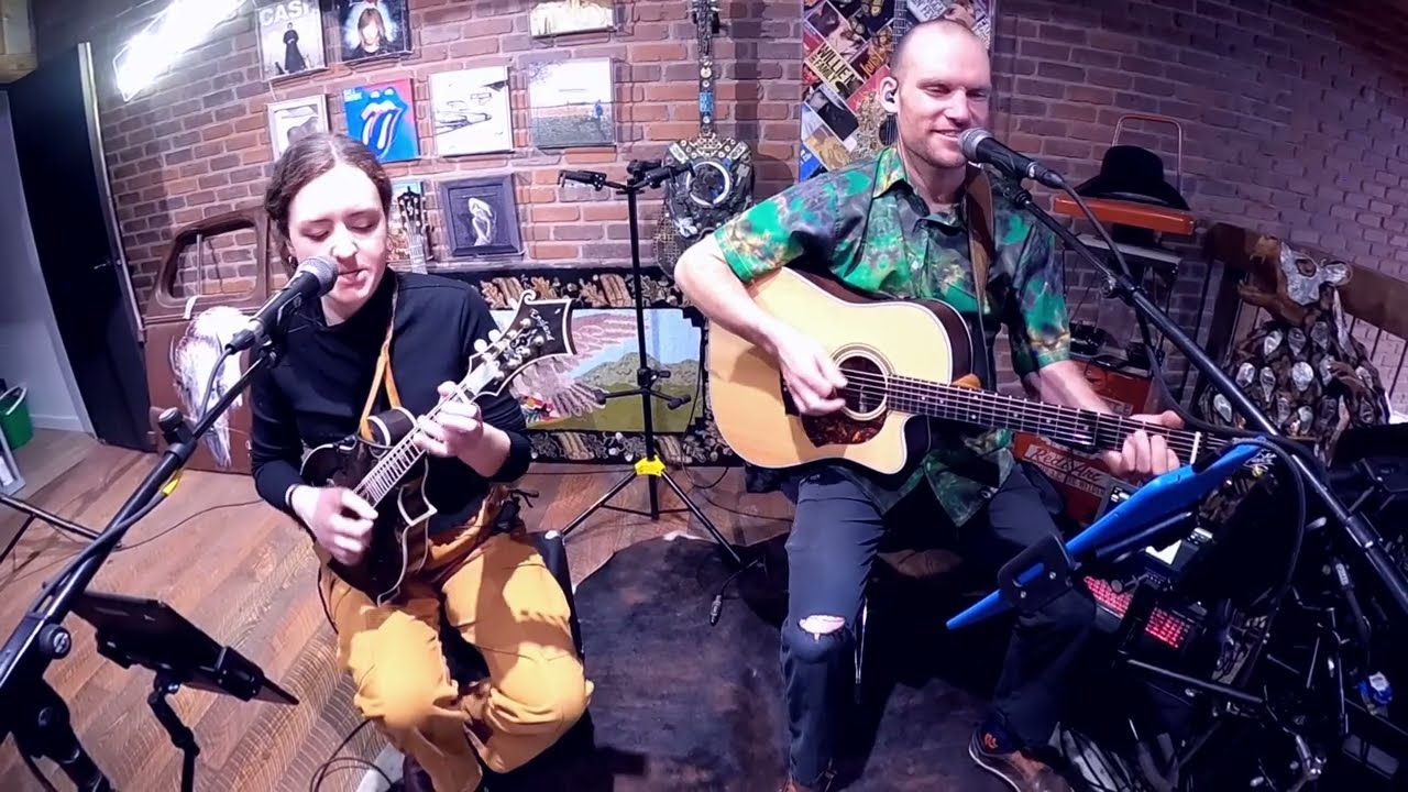 All I Wanna Do - Sheryl Crow (Mark Engel and Sophia Harnew-Spradley Acoustic Cover)