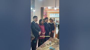 Tranh gỗ điêu khắc thủ công, tranh gỗ Bùi Gia đục tay cao cấp: Đoàn khách đến thăm tranh Vinh Quy