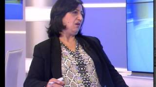 Ronahi TV Interview with Sînem Mihemed
Ronahi TV English Interview with the Co-Chair of the Peoples Council of Rojava, Sînem Mihemed
*Re-upload with better quality Ronahi TV Interview with Sînem Mihemed